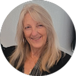 Profile photo of Laurie Mayton