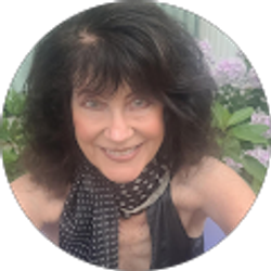 Profile photo of Loulou Smiley