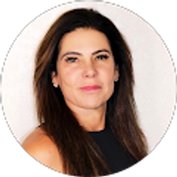 Profile photo of Dee Jones