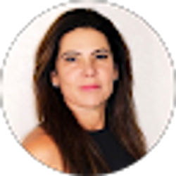 Profile photo of Dee Jones