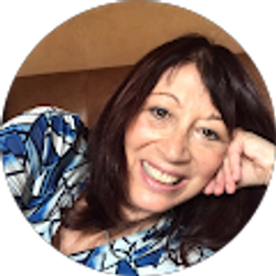 Profile photo of Naomi Diamond