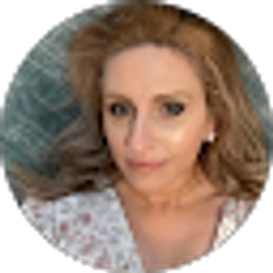 Profile photo of Victoria Thomas