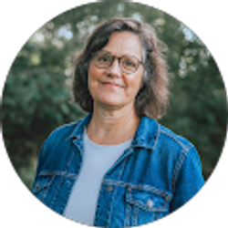 Profile photo of Lisa Petrie