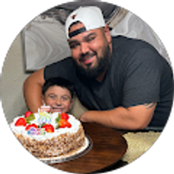 Profile photo of Leo Garza