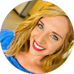 Profile photo of Amanda Komorowski