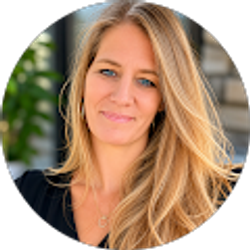 Profile photo of Stephanie Harlow