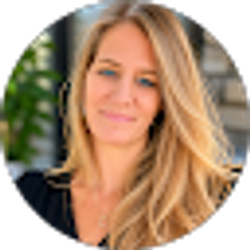 Profile photo of Stephanie Harlow