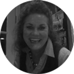 Profile photo of Leigh Davey