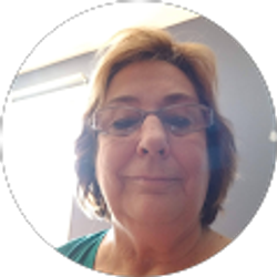 Profile photo of Nina Kuchenbrod