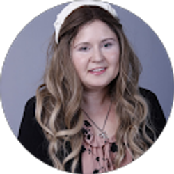 Profile photo of Jenna Lenore