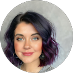 Profile photo of Lindsey V