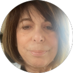 Profile photo of Carolyn Delise