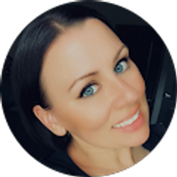 Profile photo of Nadine Doerr