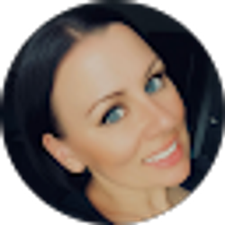 Profile photo of Nadine Doerr