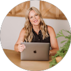 Profile photo of Jenay Farrell