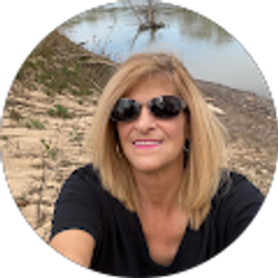 Profile photo of Ellen