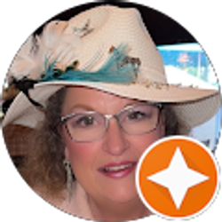 Profile photo of Mimi Llewellyn