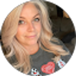 Profile photo of Lynn Farr