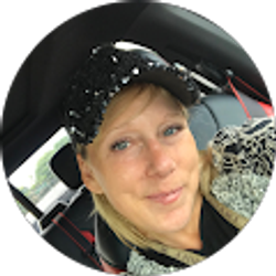 Profile photo of Deanna Moen