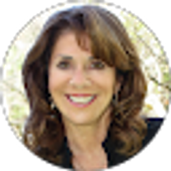 Profile photo of Mimi Simmons