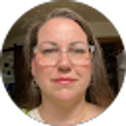 Profile photo of Lisa Pfeil