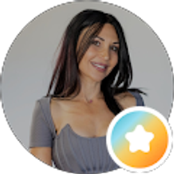 Profile photo of Amy Emmoyan