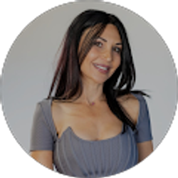 Profile photo of Amy Emmoyan