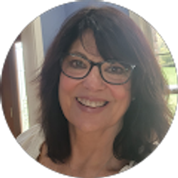 Profile photo of Lisa Suozzi