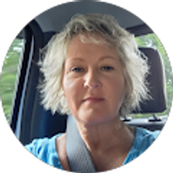 Profile photo of Kelli Holland