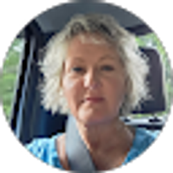 Profile photo of Kelli Holland