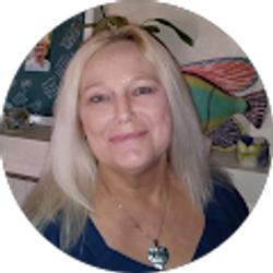 Profile photo of Shari DENNIS