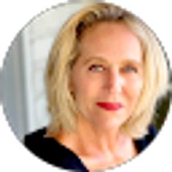 Profile photo of Suzanne Smith