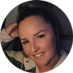 Profile photo of Julie Joy