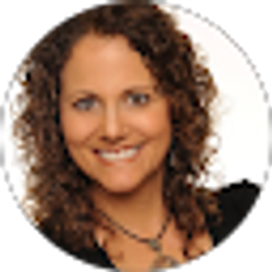 Profile photo of Sandy Usiak
