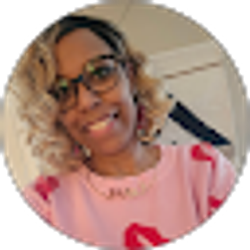 Profile photo of Julia Holmes