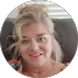 Profile photo of Dawn Estes