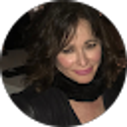 Profile photo of Suzanne Phillips