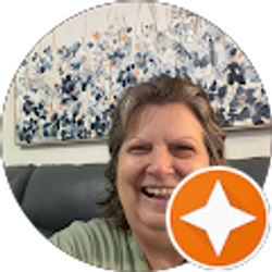 Profile photo of Laura Ray