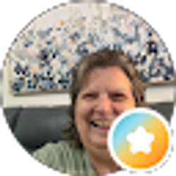 Profile photo of Laura Ray