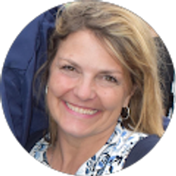 Profile photo of Lynne Adams
