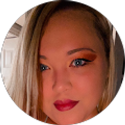 Profile photo of Rayna Lindsey