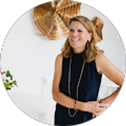 Profile photo of Lesley Robert