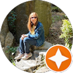 Profile photo of Lisa Armband