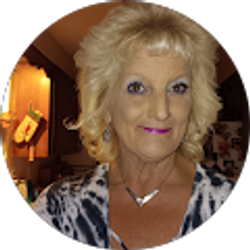 Profile photo of Heidi Warner