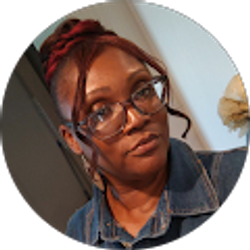 Profile photo of Sophia Robertson