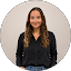 Profile photo of Lindsey Crews