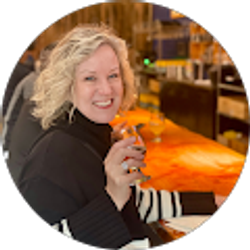 Profile photo of Ruth Holtz