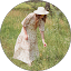 Profile photo of Ellie Russell