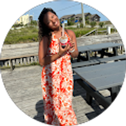 Profile photo of Aaliya Leech