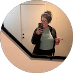 Profile photo of Kayla Kneifel